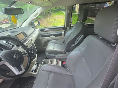 Used 2012 Volkswagen Routan SE image 17