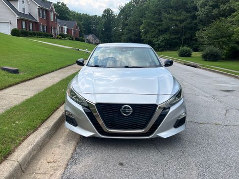 Used 2021 Nissan Altima 2.5 SR FWD image 9