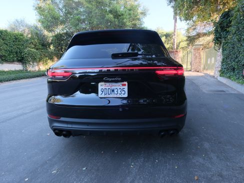 Used 2022 Porsche Cayenne Platinum Edition image 5