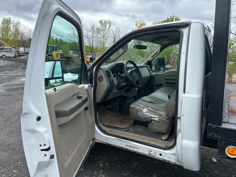 Used 2008 Ford F550 2WD Regular Cab Super Duty image 6
