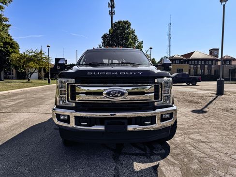 Used 2017 Ford F250 XLT w/ XLT Premium Package image 8
