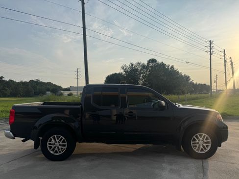 Used 2020 Nissan Frontier SV RWD image 8