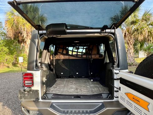 Used 2016 Jeep Wrangler Unlimited Sahara AWD/4WD image 20