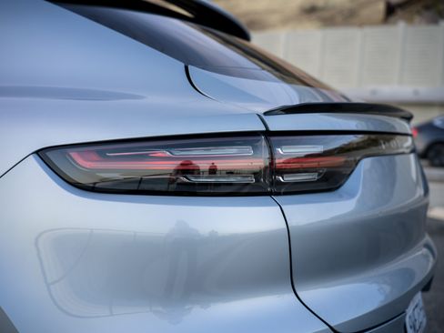 Used 2020 Porsche Cayenne Turbo image 14