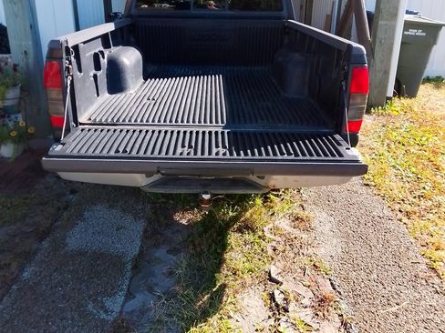 Used 2004 Nissan Frontier XE w/ (VTP) Value Truck Pkg image 11