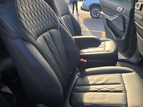 Used 2022 BMW X7 M50i w/ Dynamic Handling Package image 8