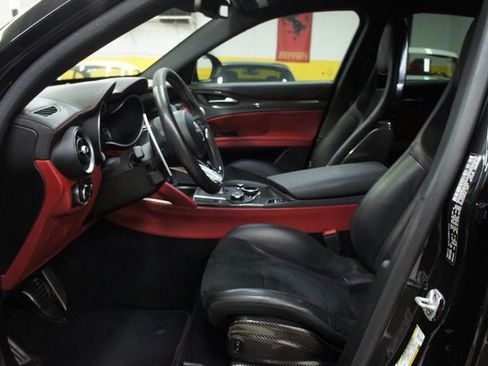 Used 2018 Alfa Romeo Stelvio Quadrifoglio image 19