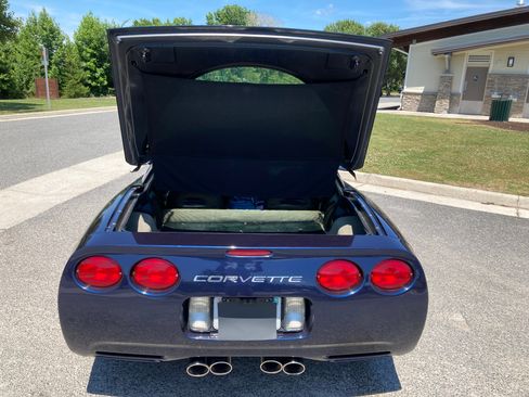 Used 2001 Chevrolet Corvette Coupe w/ Preferred Equipment Group2 image 15
