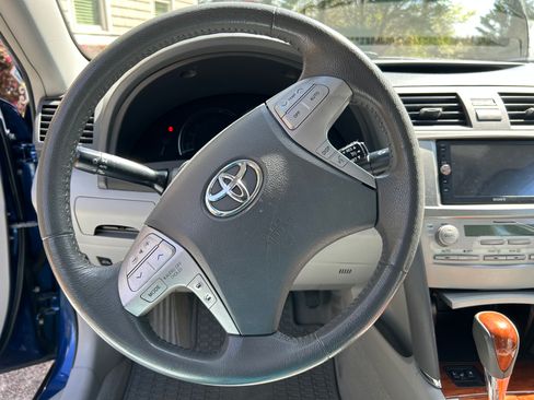 Used 2011 Toyota Camry Hybrid Sedan 4D image 9