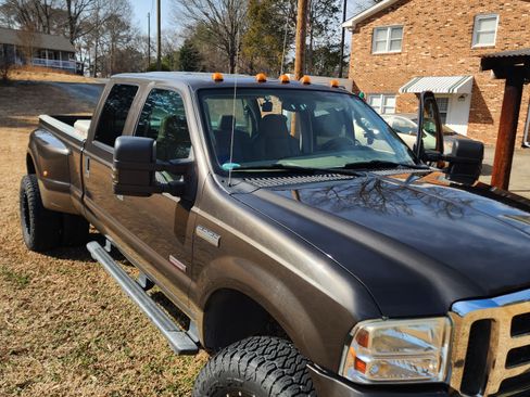 Used 2005 Ford F350 Lariat image 18