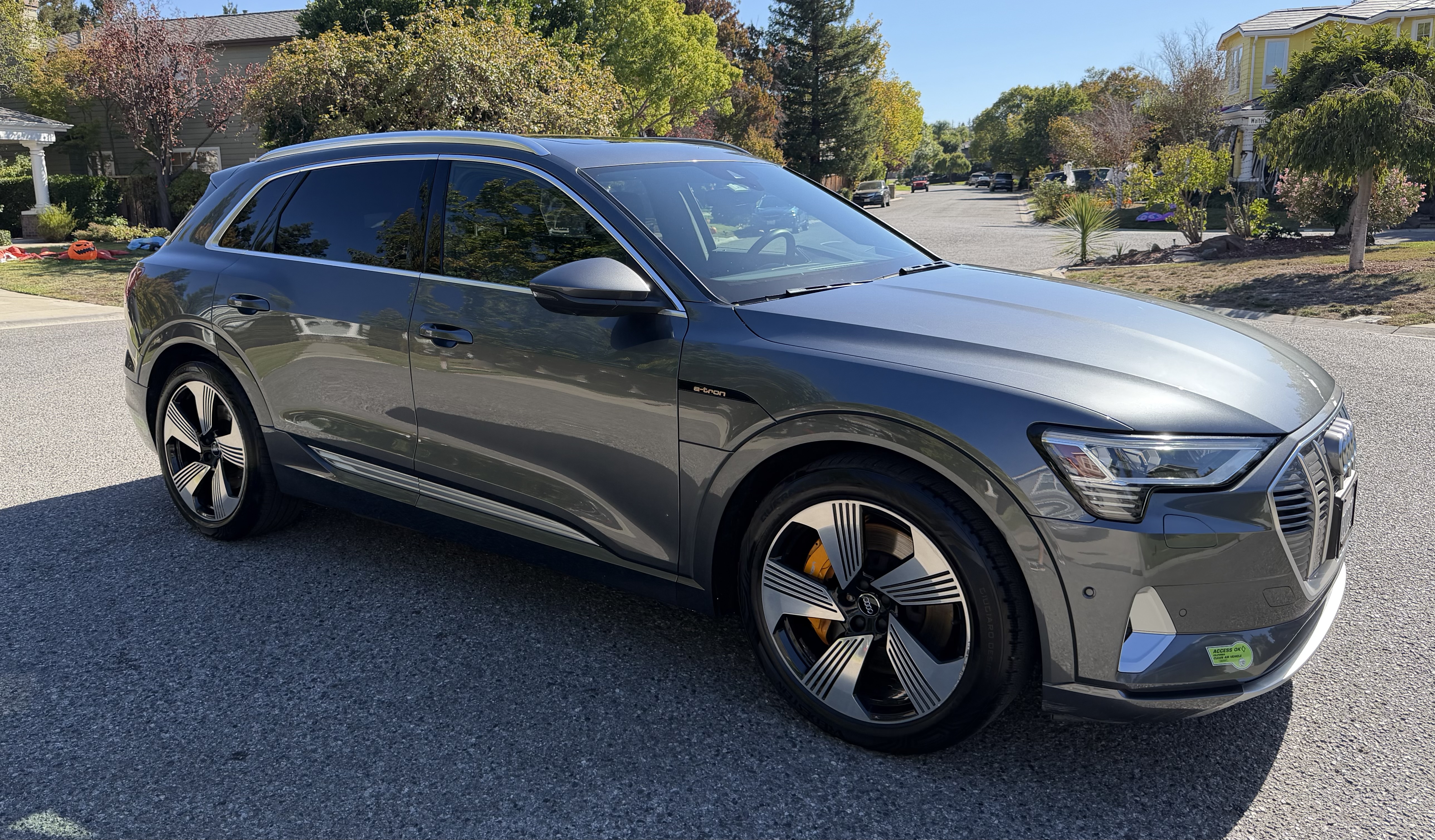 Used 2019 Audi e-tron Prestige w/ Prestige Package AWD/4WD image 4