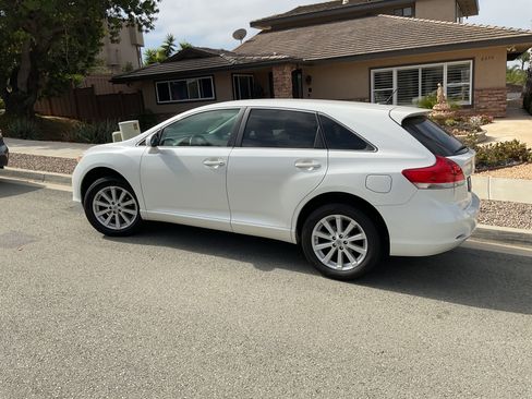 Used 2010 Toyota Venza FWD image 2