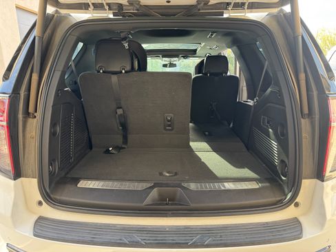 Used 2022 Chevrolet Tahoe Z71 w/ Luxury Package image 13