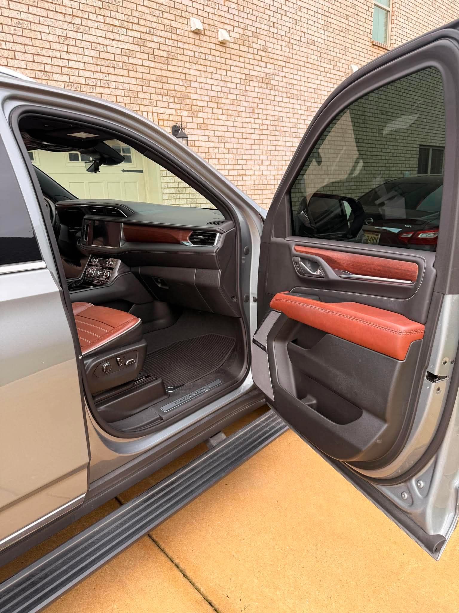 Used 2023 GMC Yukon Denali Ultimate AWD/4WD image 8