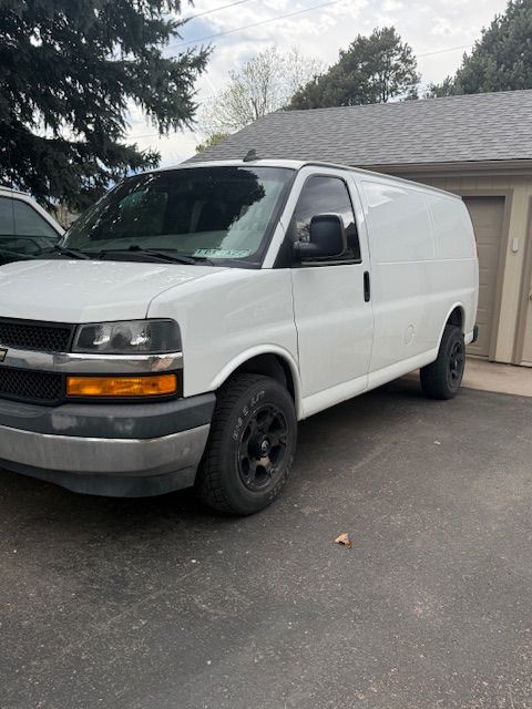Used 2019 Chevrolet Express 2500 w/ Driver Convenience Package RWD image 2