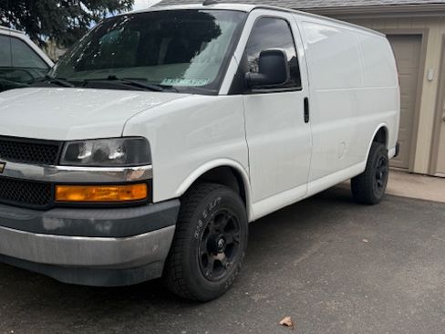 Used 2019 Chevrolet Express 2500 w/ Driver Convenience Package RWD image 2