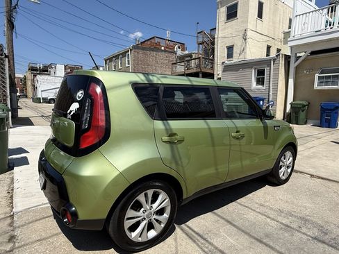 Used 2016 Kia Soul + FWD image 9