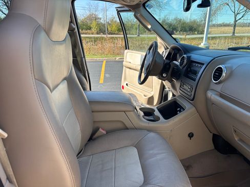 Used 2004 Ford Expedition Eddie Bauer image 9