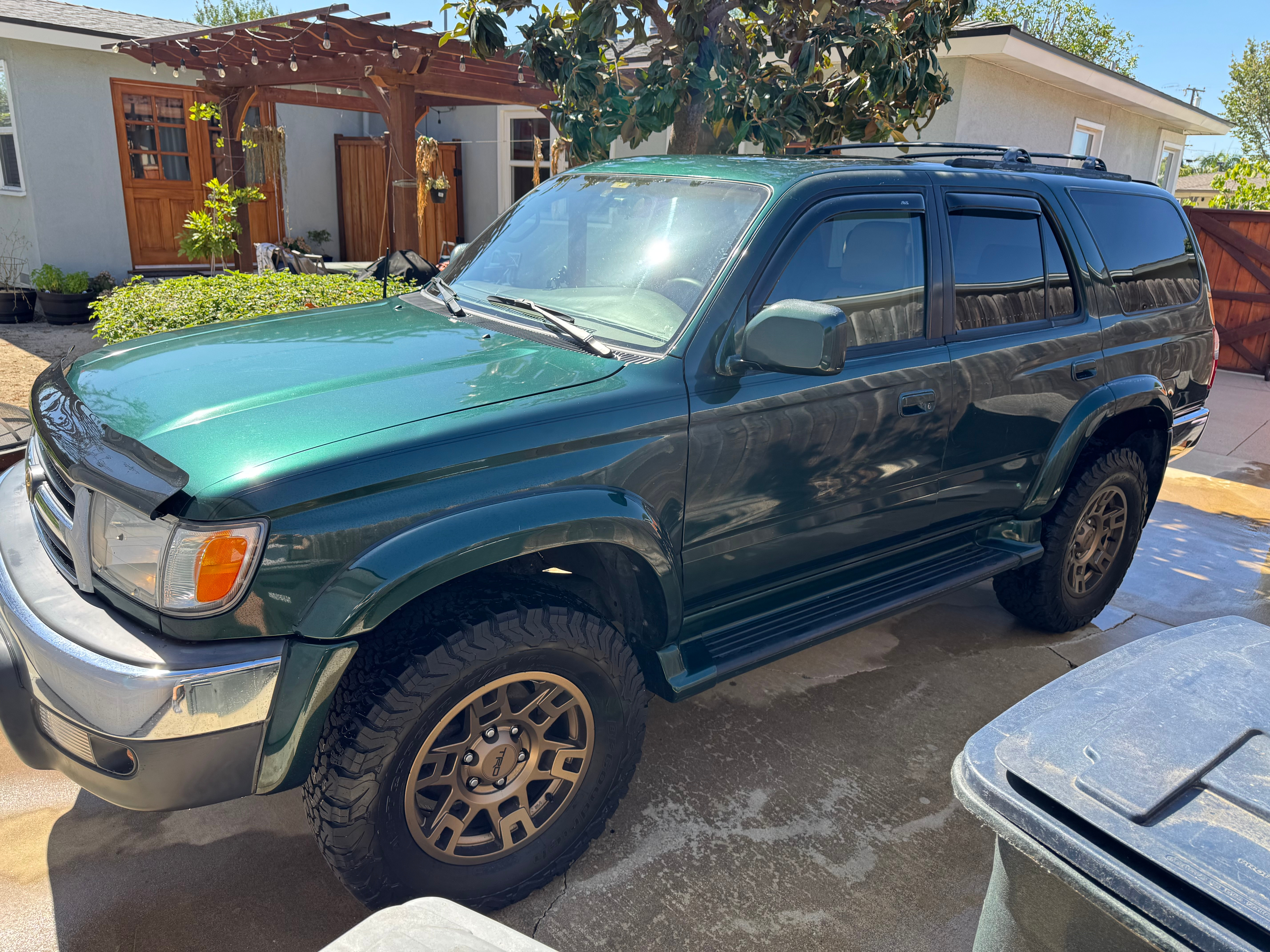 Used 2000 Toyota 4Runner SR5 w/ Upgrade Value Pkg 4 RWD image 2