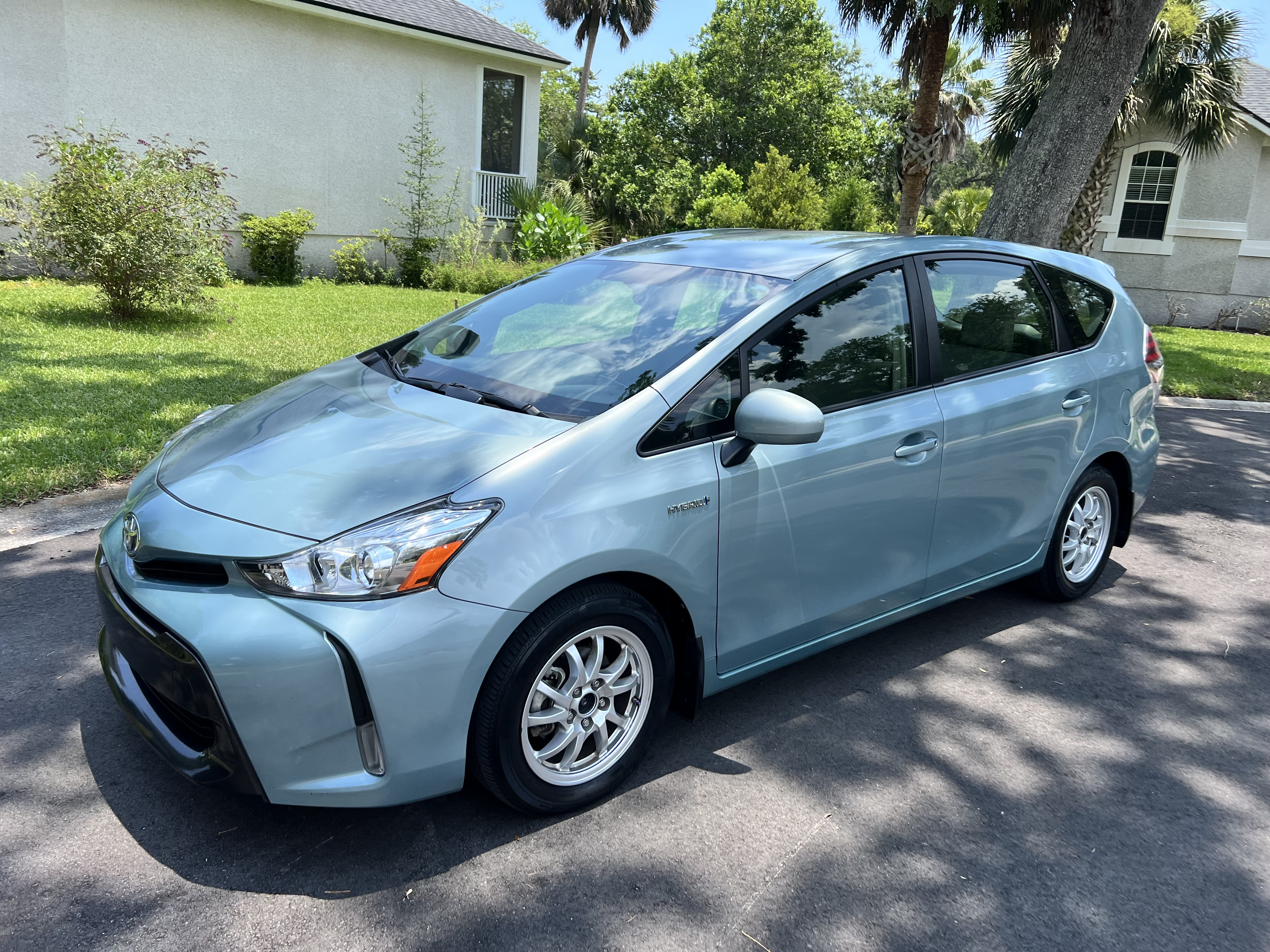 Used 2015 Toyota Prius V Four FWD image 1