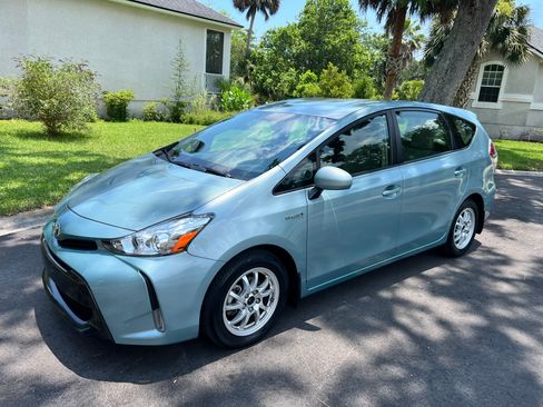 Used 2015 Toyota Prius V Four FWD image 1