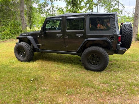 Used 2013 Jeep Wrangler Unlimited Rubicon w/ Max Tow Pkg AWD/4WD image 5