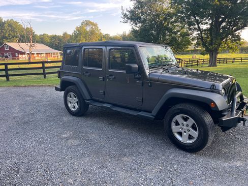 Used 2016 Jeep Wrangler Unlimited Sport w/ Quick Order Package 24S AWD/4WD image 2