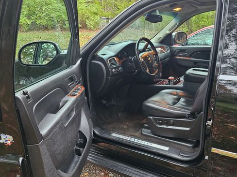 Used 2011 Chevrolet Tahoe LTZ image 5