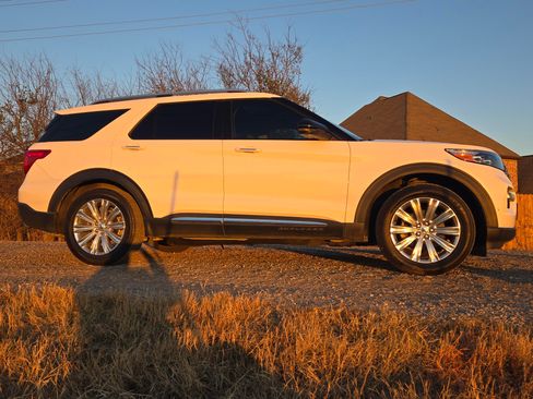 Used 2021 Ford Explorer Limited w/ Equipment Group 301A image 16
