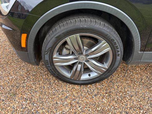 Used 2020 Volkswagen Tiguan SEL image 13