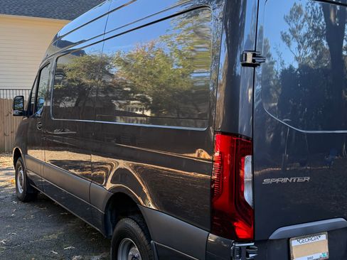 Used 2023 Mercedes-Benz Sprinter 3500 image 9