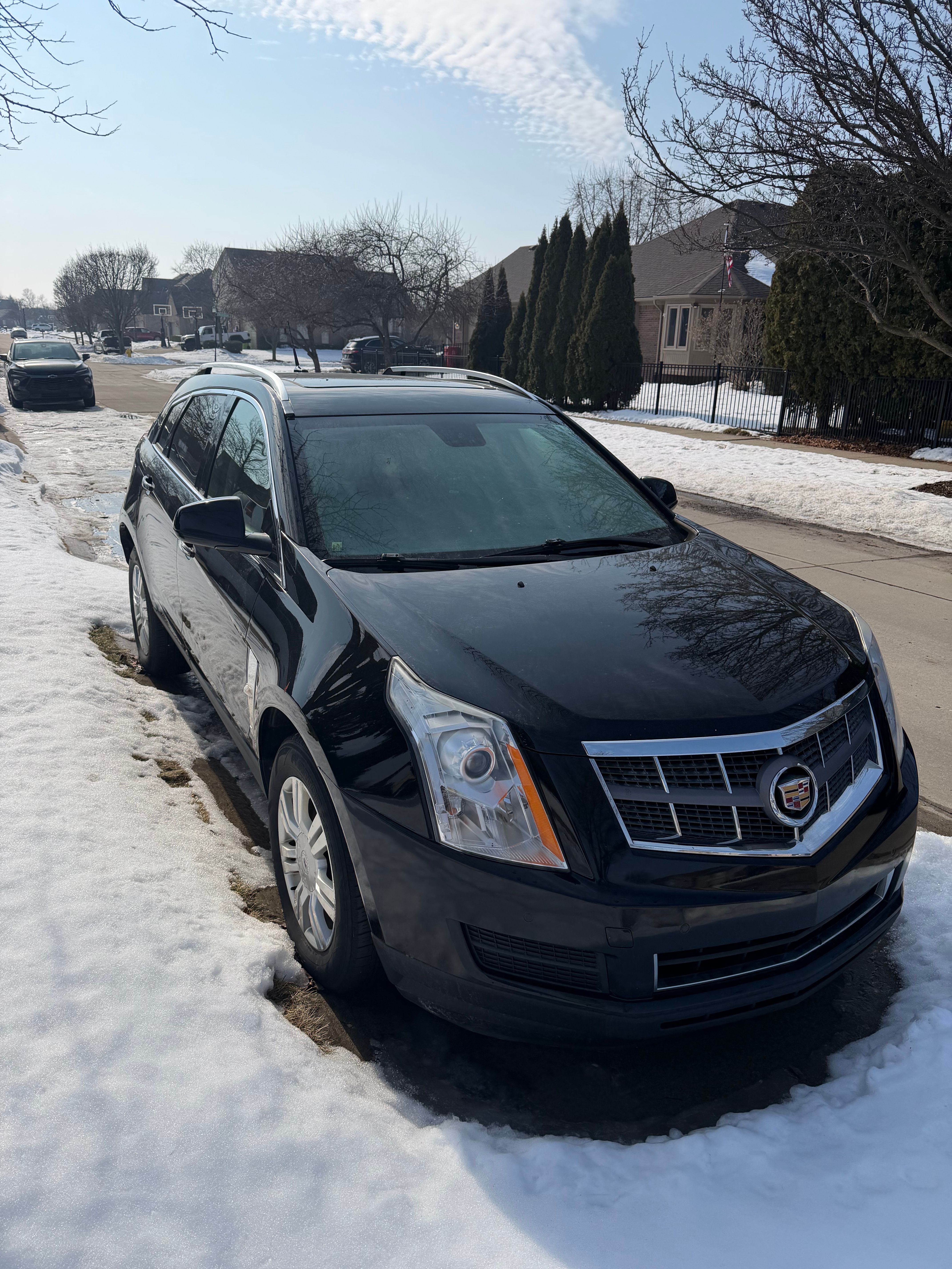 Used 2012 Cadillac SRX Luxury FWD image 2