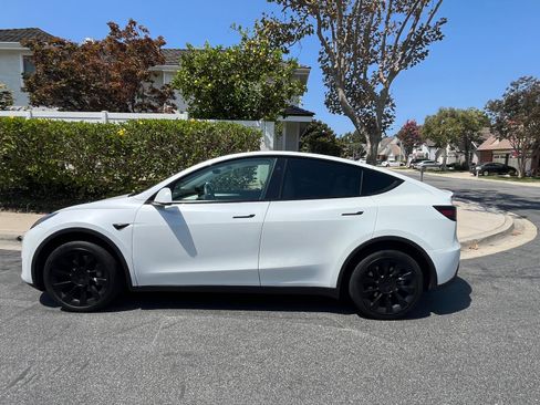 Used 2023 Tesla Model Y Long Range AWD/4WD image 4