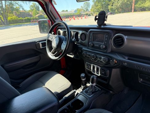 Used 2018 Jeep Wrangler Sport AWD/4WD image 15