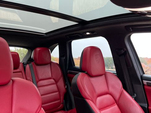 Used 2014 Porsche Cayenne image 5