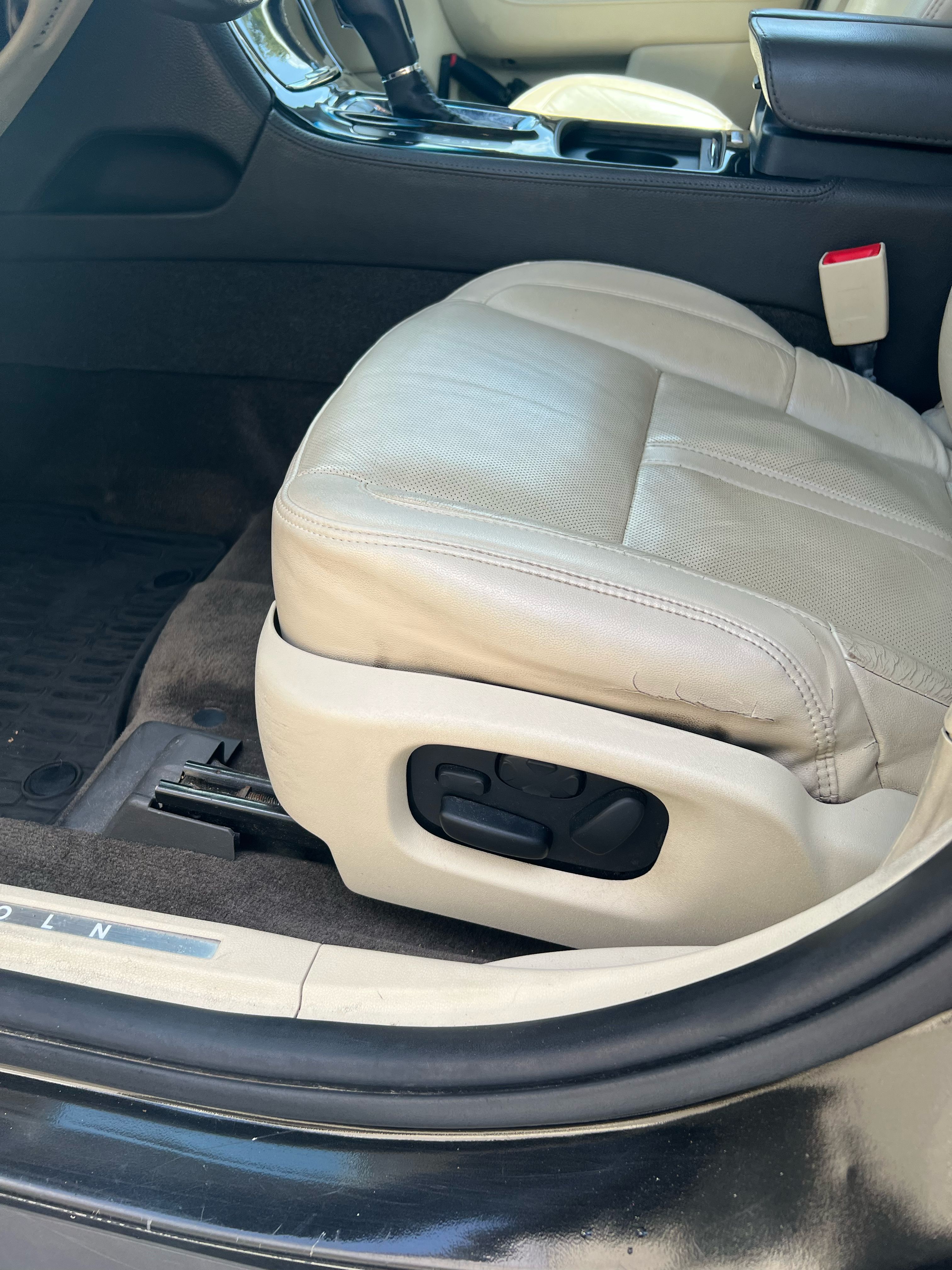 Used 2013 Lincoln MKS AWD image 9