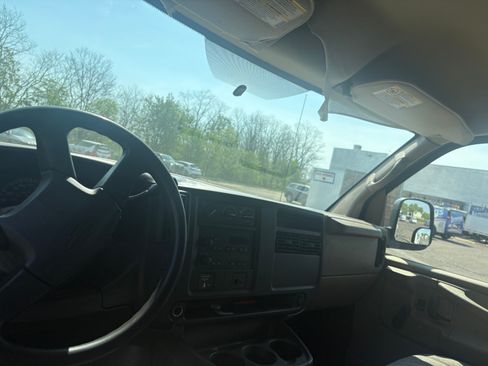 Used 2006 Chevrolet Express 2500 RWD image 8