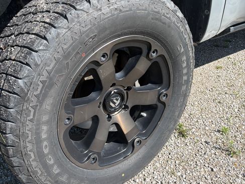 Used 2018 Toyota Tundra SR5 w/ TRD Off Road Package AWD/4WD image 16
