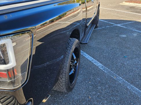 Used 2005 Nissan Titan SE image 2