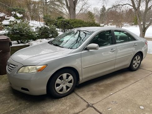 Used 2009 Toyota Camry LE image 2