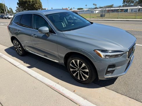 Used 2023 Volvo XC60 B5 Plus w/ Climate Package FWD image 4