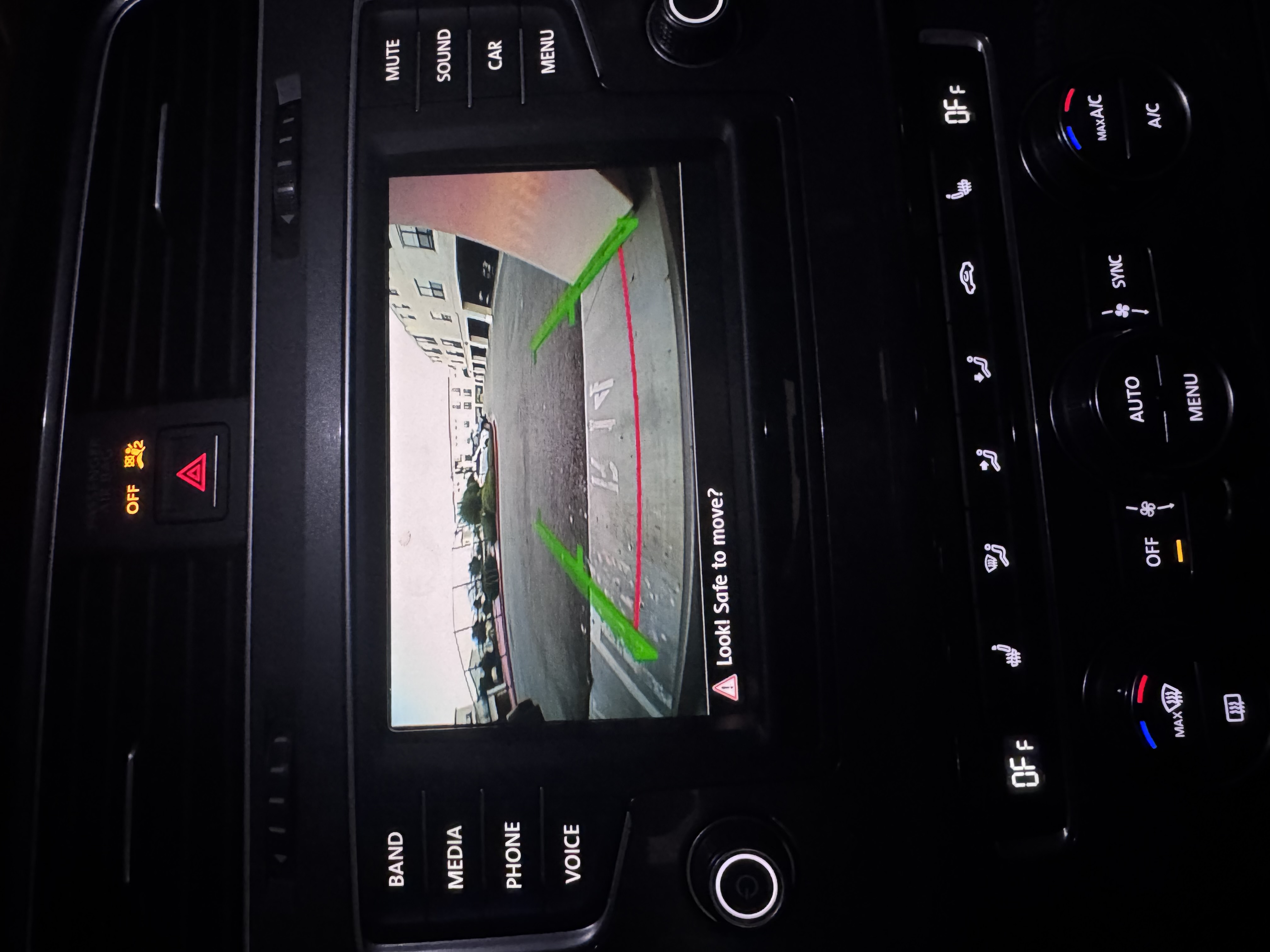 Used 2016 Volkswagen e-Golf SE FWD image 15