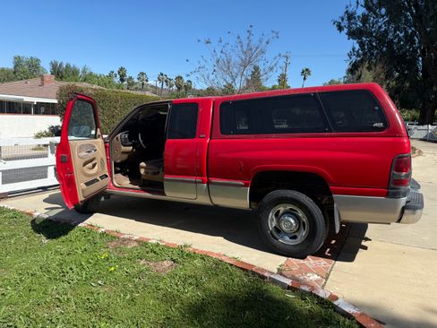 Used 1998 Dodge Ram 2500 Truck 2WD Quad Cab image 1