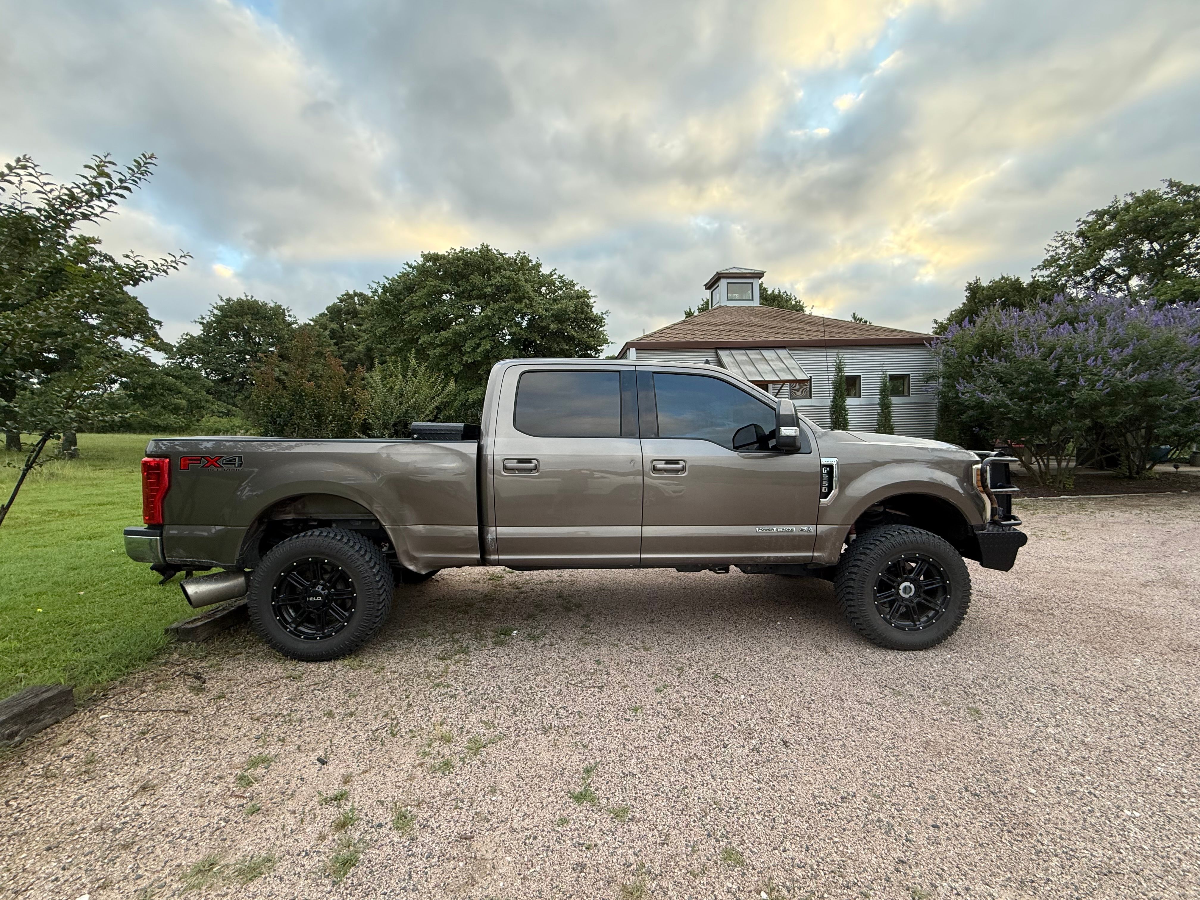 Used 2019 Ford F250 Lariat w/ Lariat Value Package AWD/4WD image 11