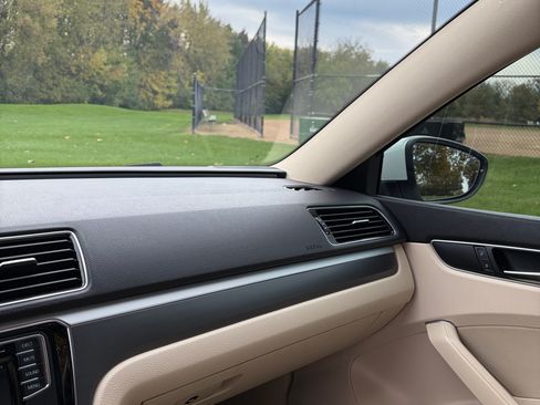 Used 2017 Volkswagen Passat 1.8T R-Line image 16