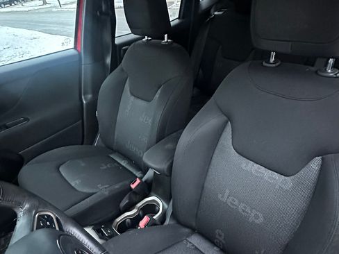 Used 2015 Jeep Renegade Latitude w/ Popular Equipment Group image 10