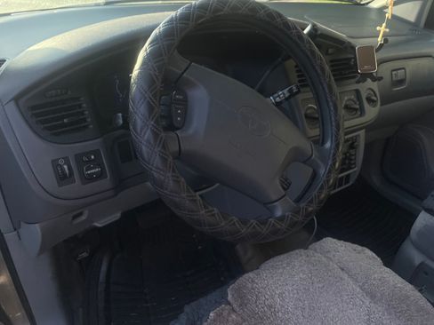 Used 2002 Toyota Sienna CE image 4