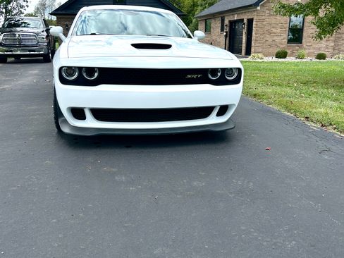 Used 2016 Dodge Challenger SRT Hellcat RWD image 5