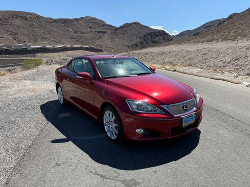 Used 2010 Lexus IS 250C image 1