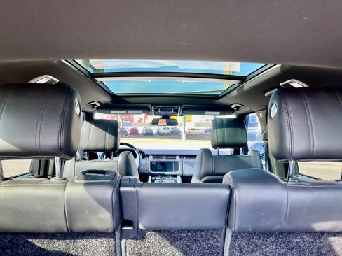 Used 2016 Land Rover Range Rover HSE image 17